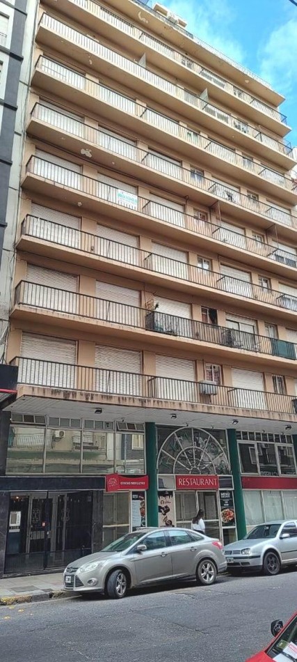Venta departamento 2 ambientes con dependencia y balcon a la calle
