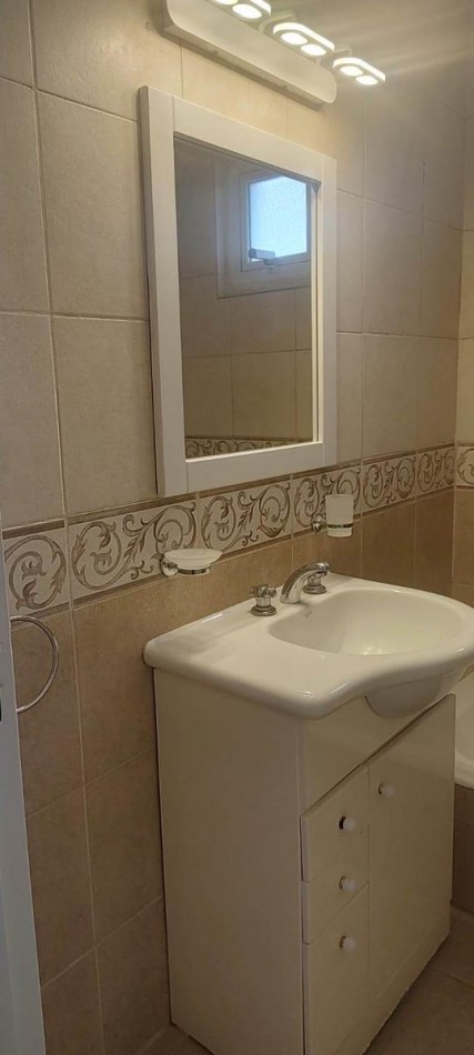 Venta departamento 2 ambientes con dependencia y balcon a la calle
