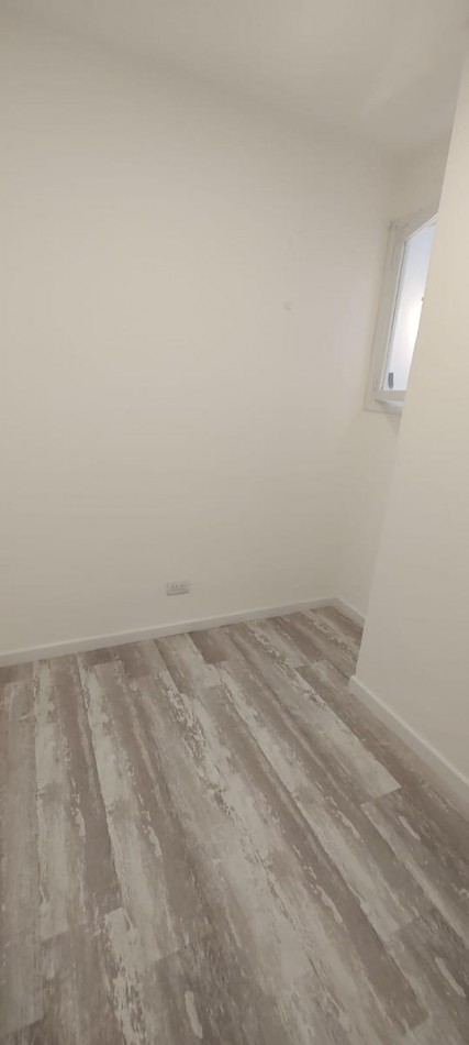 Venta departamento 2 ambientes con dependencia y balcon a la calle