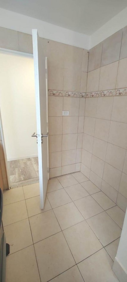 Venta departamento 2 ambientes con dependencia y balcon a la calle