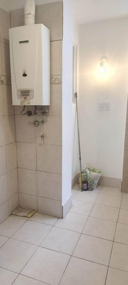 Venta departamento 2 ambientes con dependencia y balcon a la calle