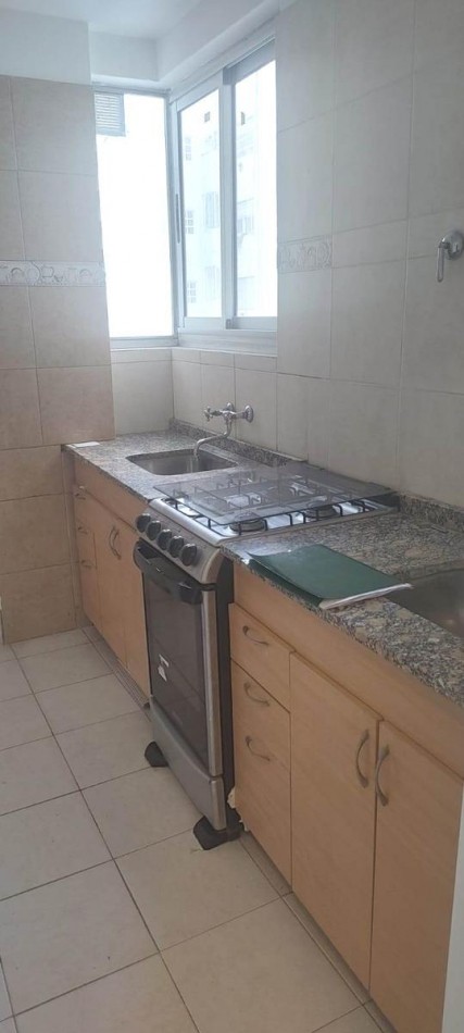 Venta departamento 2 ambientes con dependencia y balcon a la calle