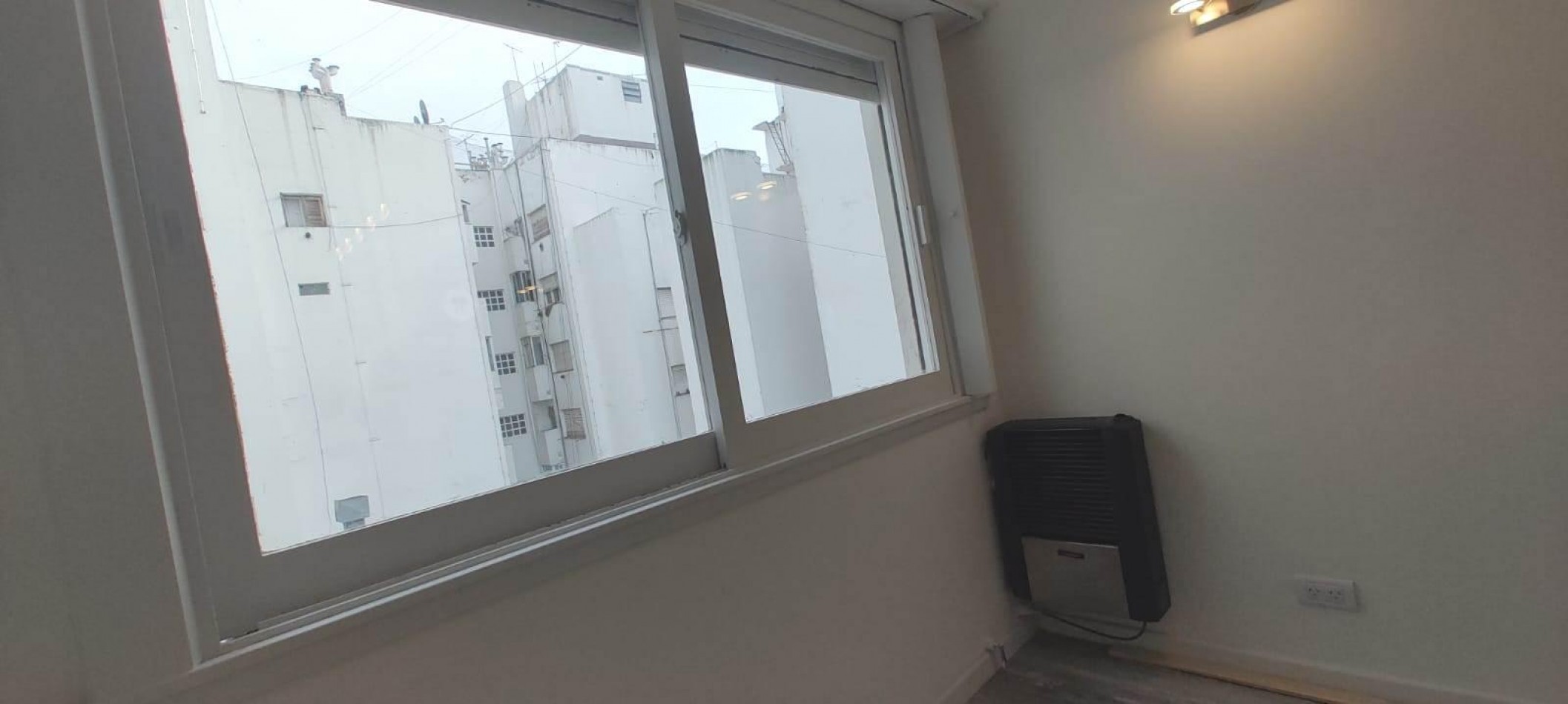 Venta departamento 2 ambientes con dependencia y balcon a la calle