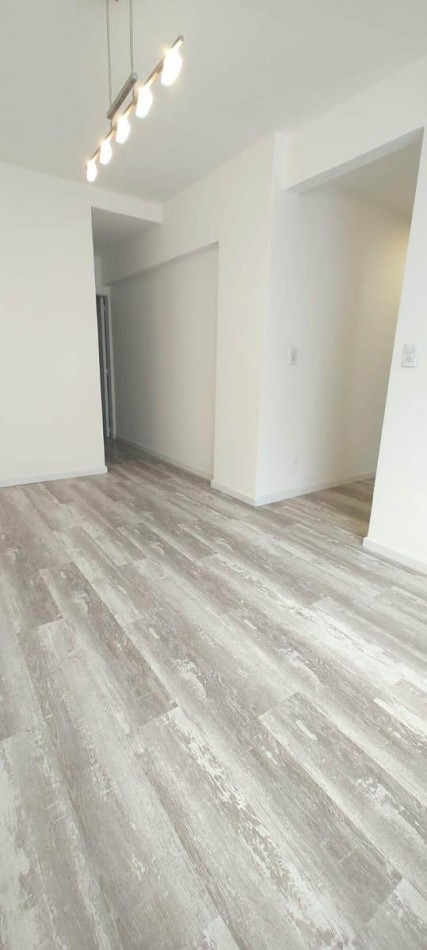 Venta departamento 2 ambientes con dependencia y balcon a la calle
