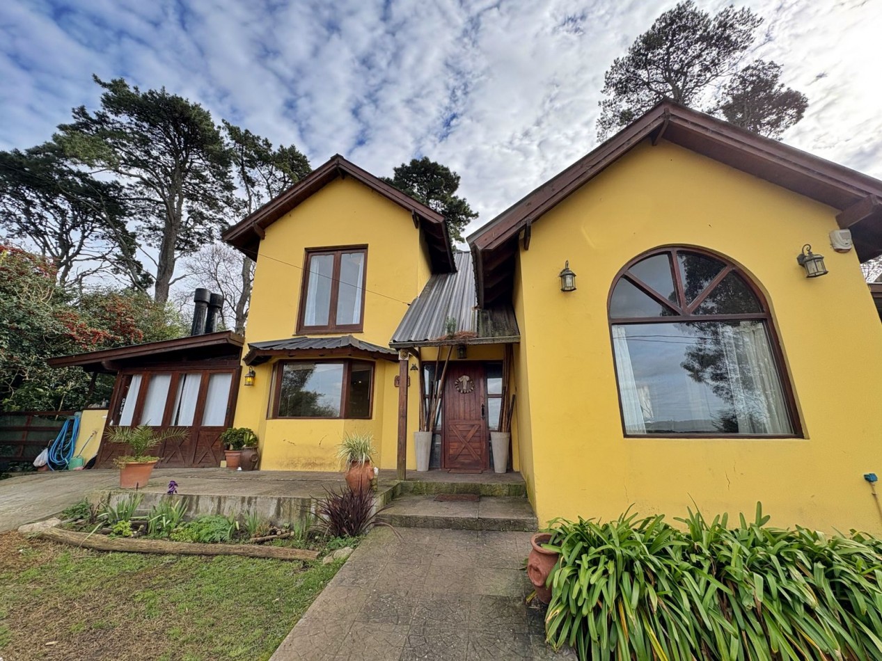Venta de casa 5 ambientes en Sierra de los Padres 