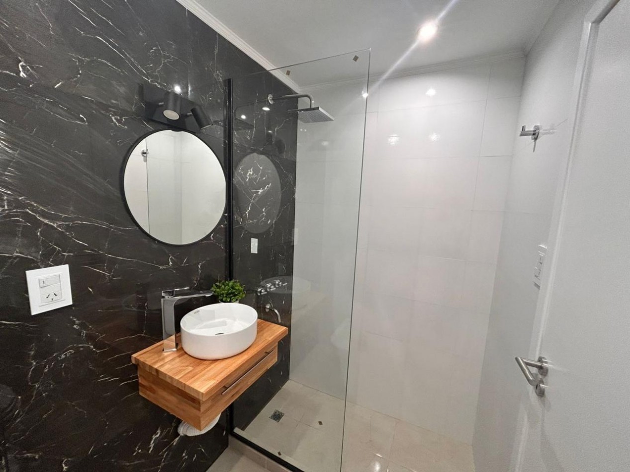 Venta departamento 1 ambiente con balcon a la calle en el centro