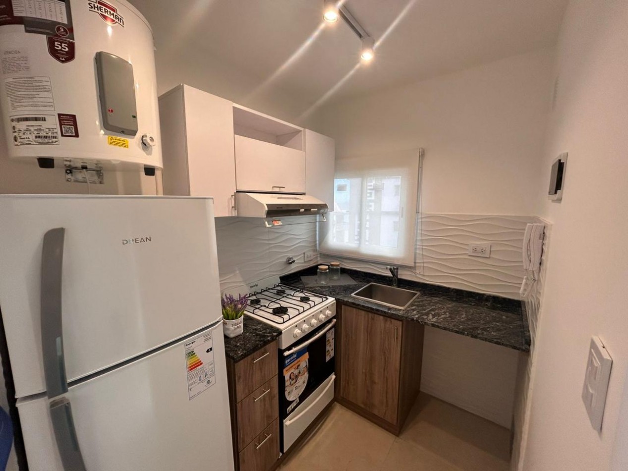 Venta departamento 1 ambiente con balcon a la calle en el centro