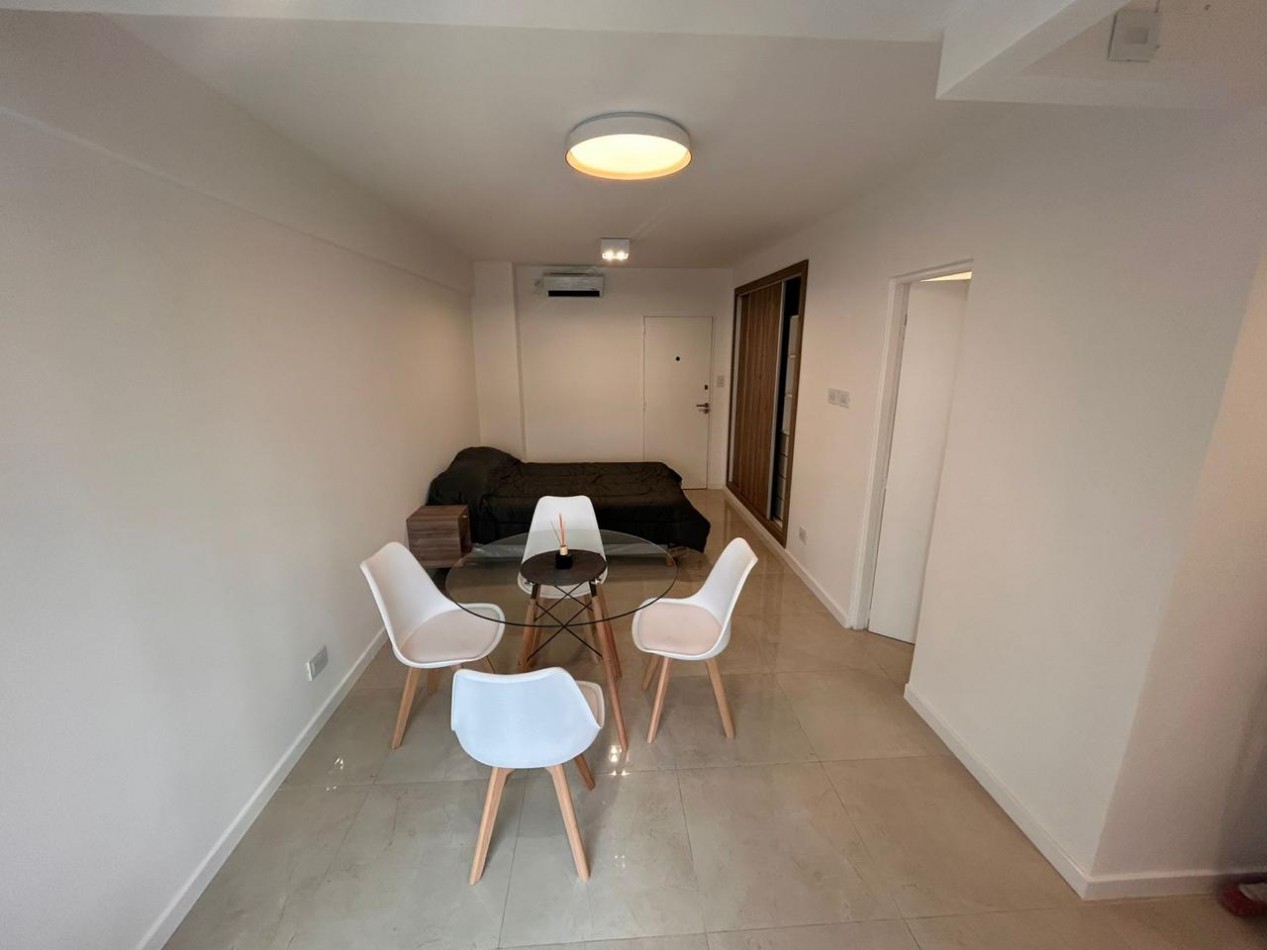 Venta departamento 1 ambiente con balcon a la calle en el centro