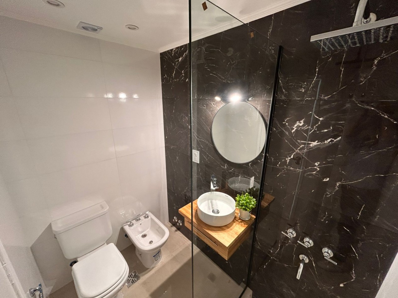 Venta departamento de 1 ambiente a la calle con balcon y vista lateral al mar