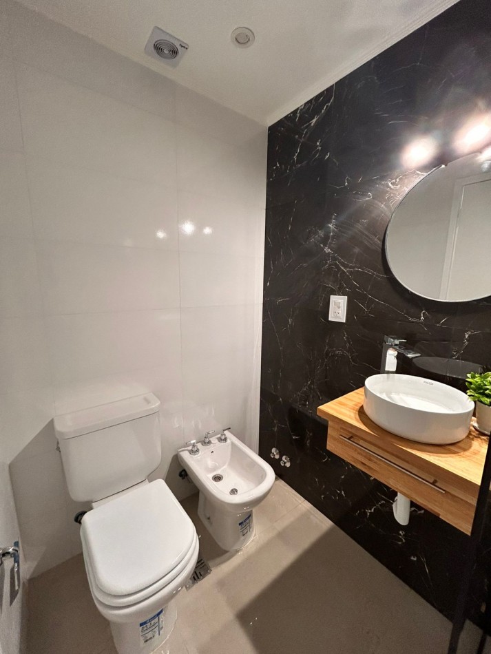 Venta departamento de 1 ambiente a la calle con balcon y vista lateral al mar