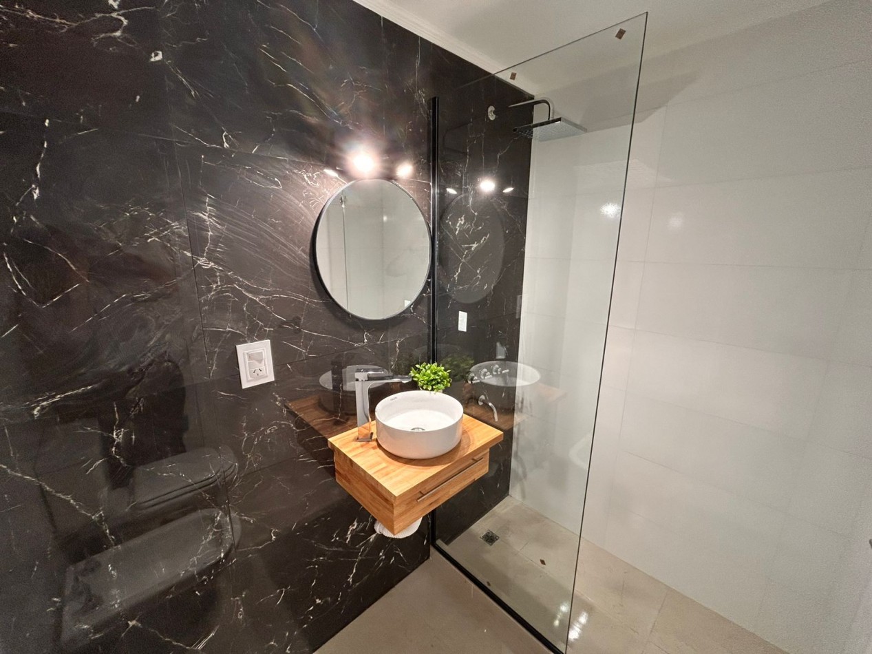 Venta departamento de 1 ambiente a la calle con balcon y vista lateral al mar