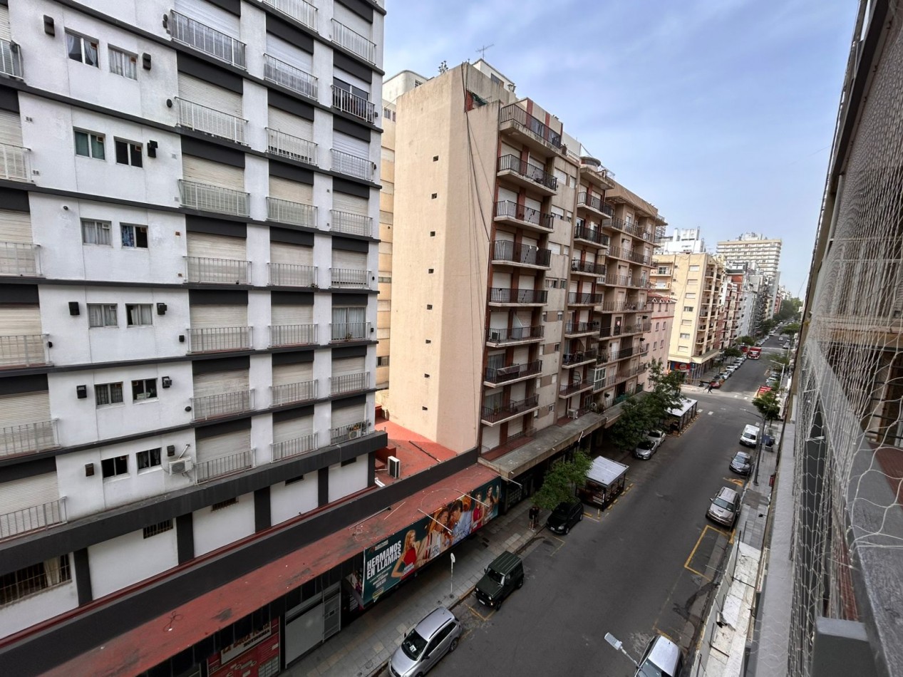 Venta departamento de 1 ambiente a la calle con balcon y vista lateral al mar