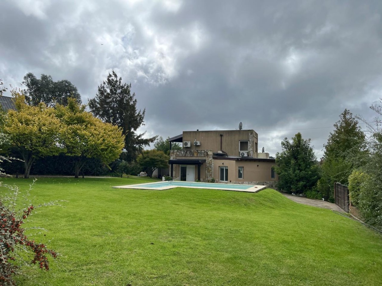 Venta de Casa sobre de Lotes en Sierras de Los Padres 