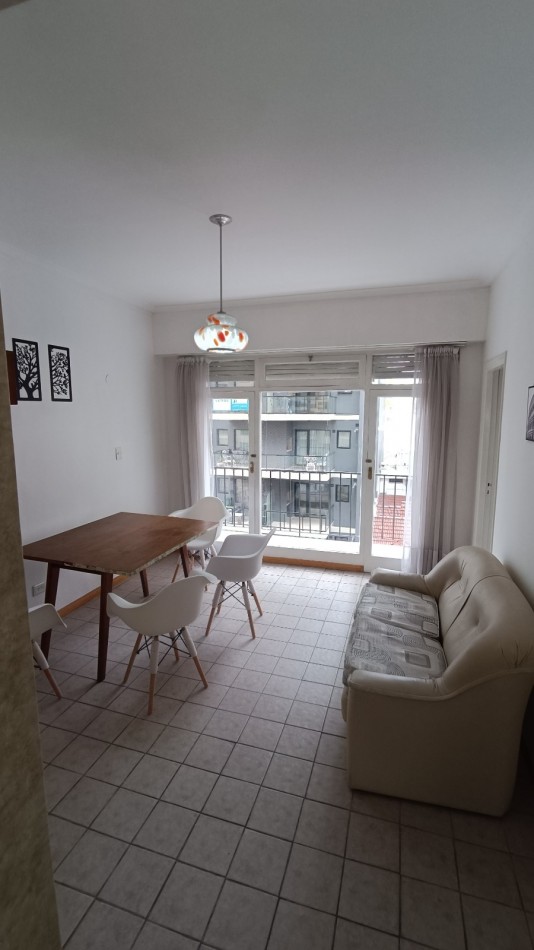 Venta departamento 2 ambientes con balcon en zona Aldrey