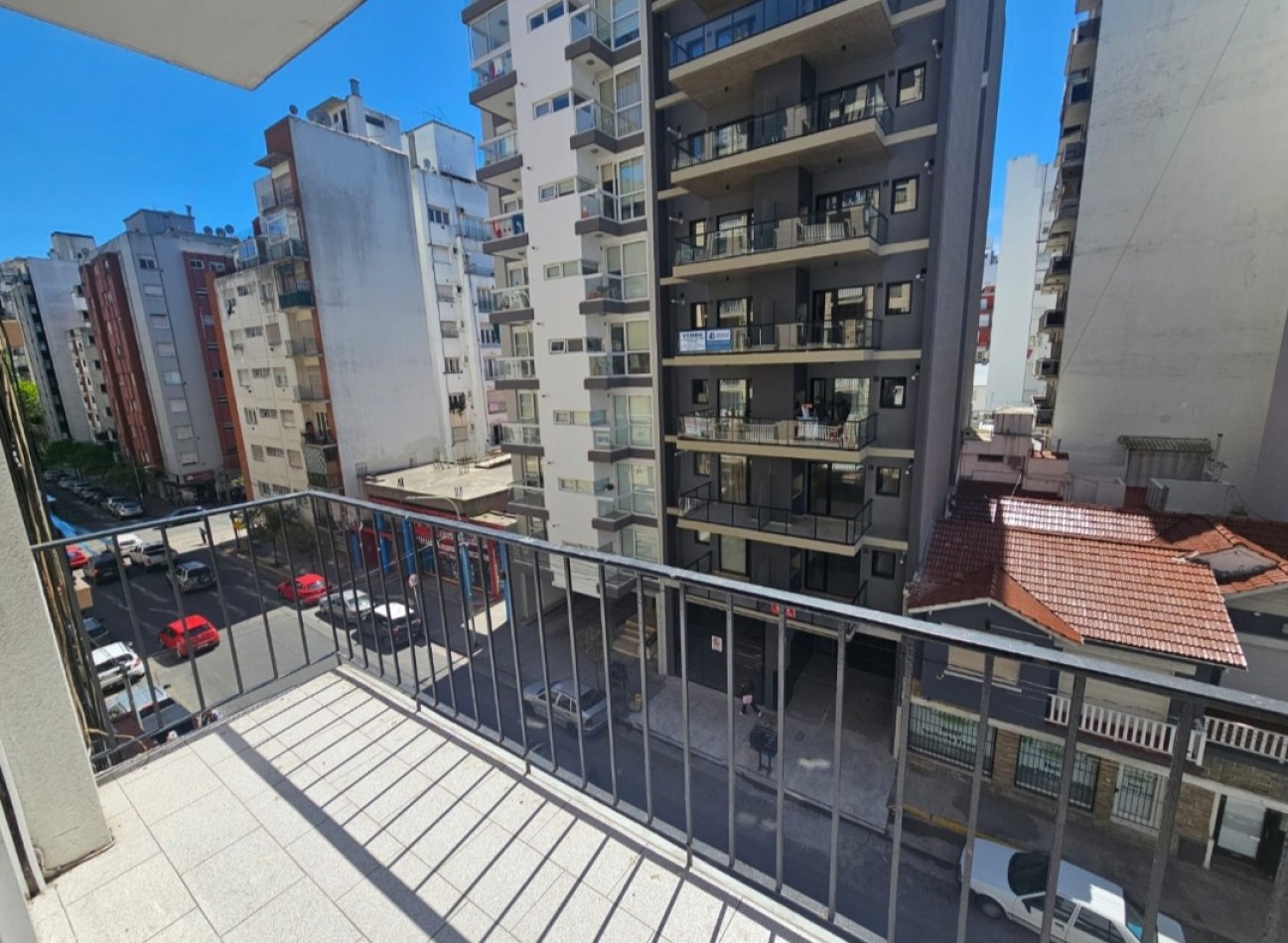 Venta departamento 2 ambientes con balcon en zona Aldrey