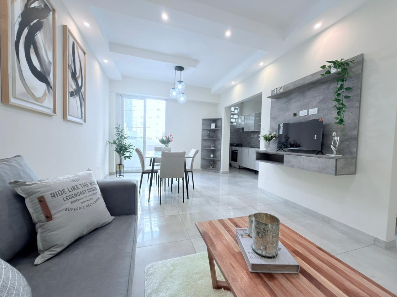 Venta Departamento de 2 Ambientes con Balcon a la Calle