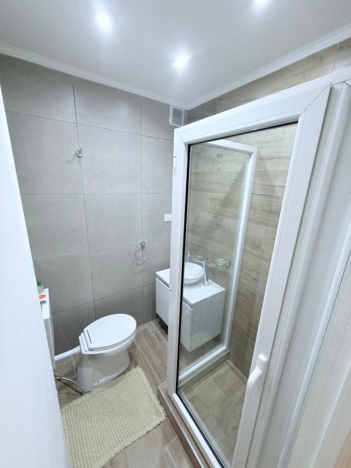 Venta Departamento de 2 Ambientes con Balcon a la Calle