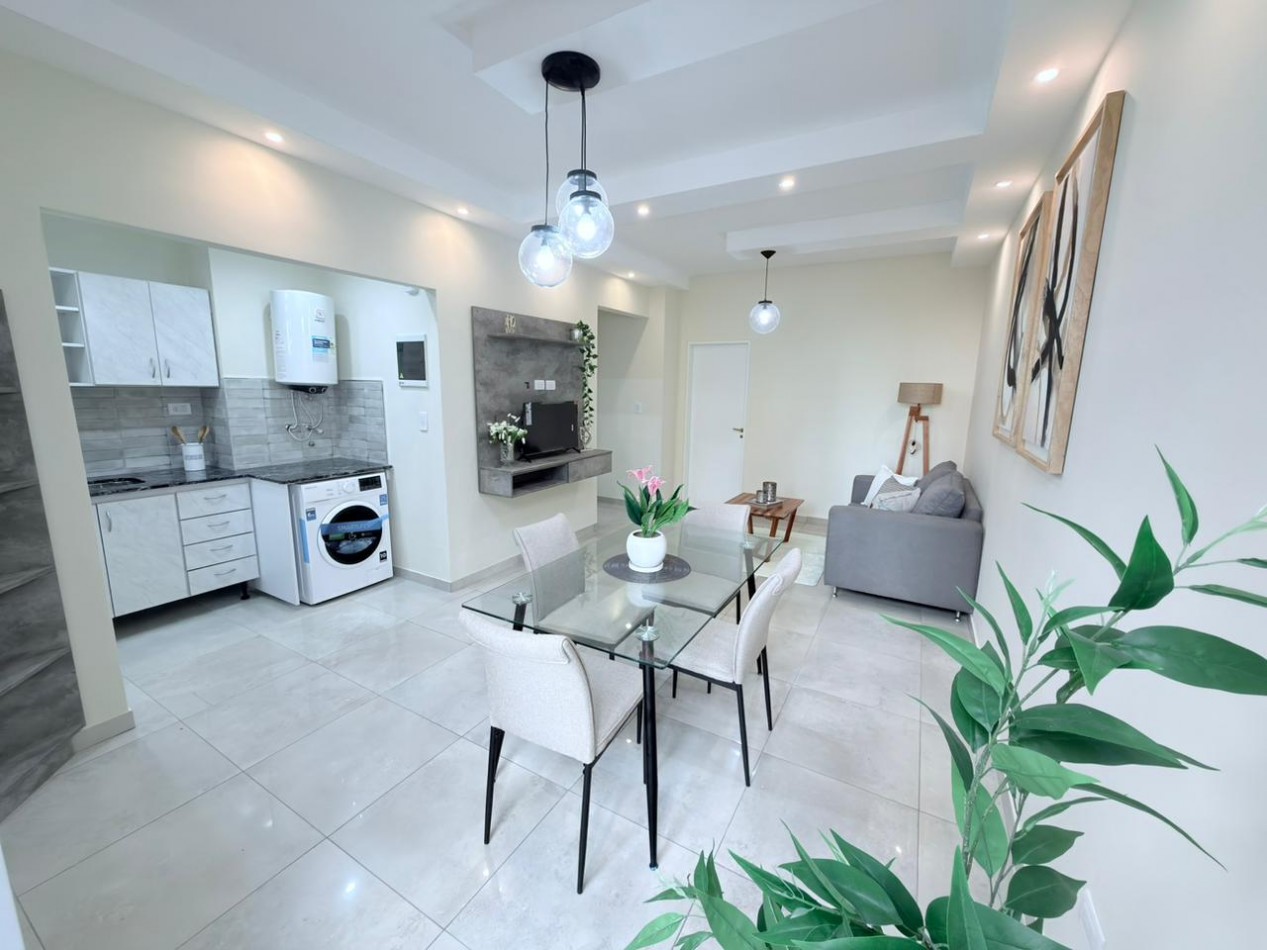 Venta Departamento de 2 Ambientes con Balcon a la Calle