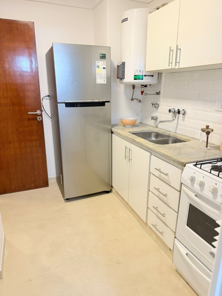 Venta departamento 3 ambientes con dependencia y balcon a la calle en el centro