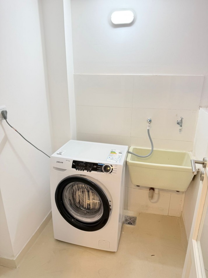 Venta departamento 3 ambientes con dependencia y balcon a la calle en el centro