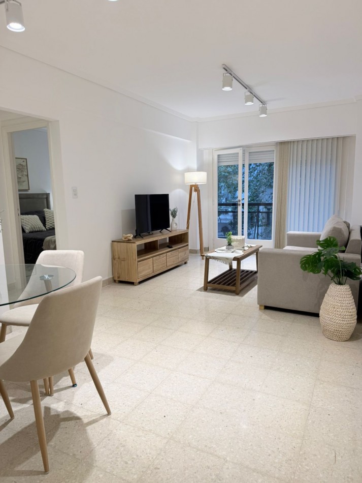 Venta departamento 3 ambientes con dependencia y balcon a la calle en el centro