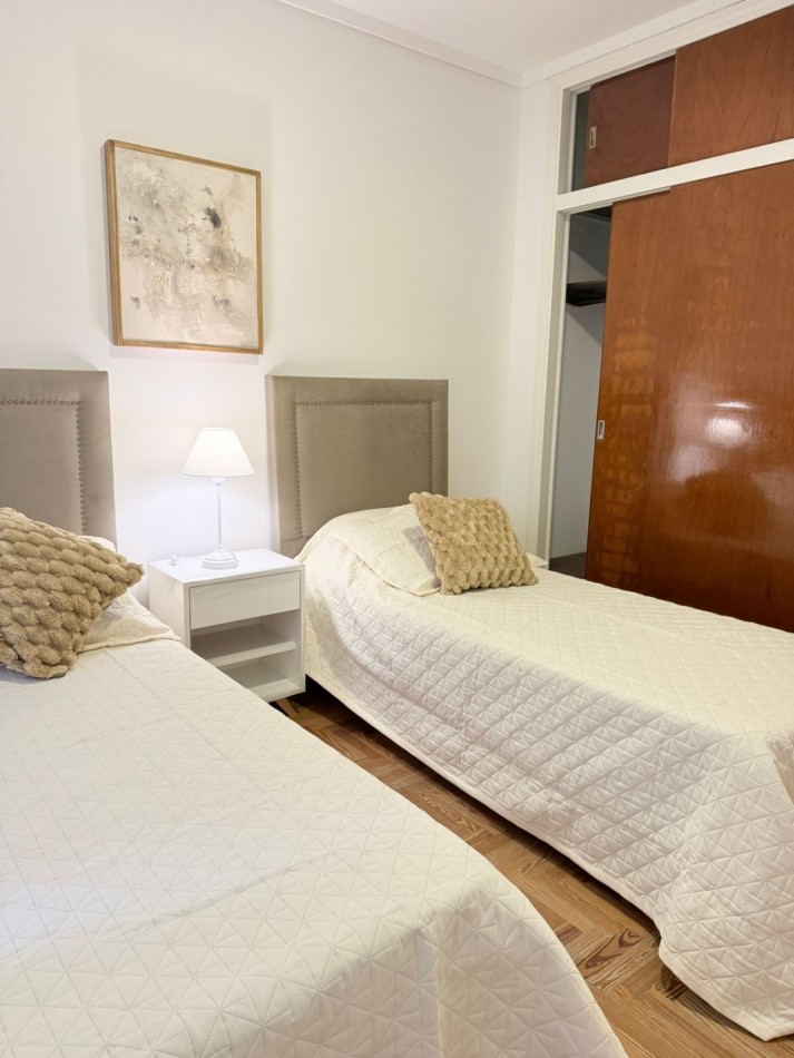 Venta departamento 3 ambientes con dependencia y balcon a la calle en el centro