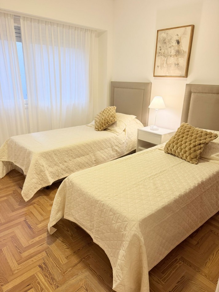 Venta departamento 3 ambientes con dependencia y balcon a la calle en el centro