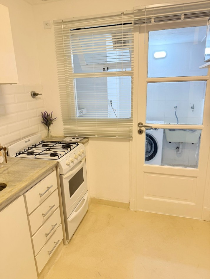 Venta departamento 3 ambientes con dependencia y balcon a la calle en el centro