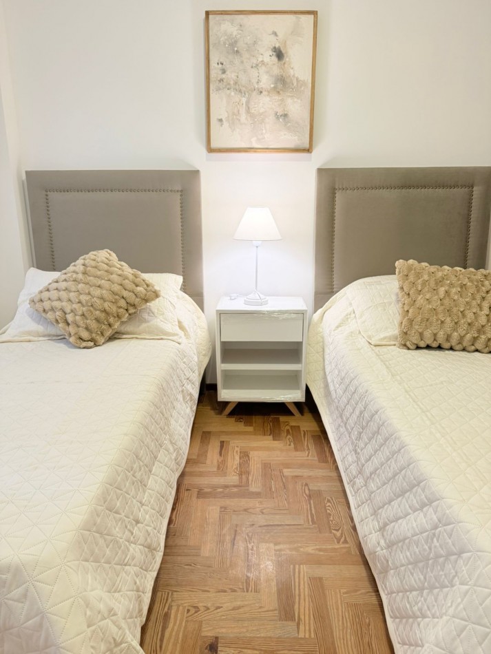 Venta departamento 3 ambientes con dependencia y balcon a la calle en el centro