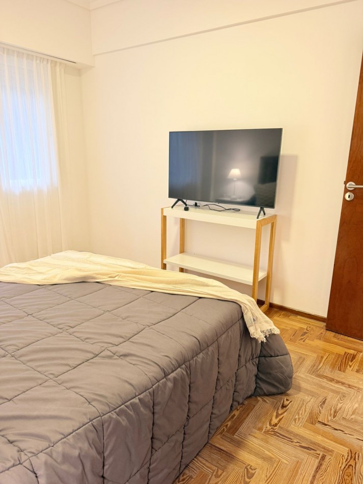 Venta departamento 3 ambientes con dependencia y balcon a la calle en el centro