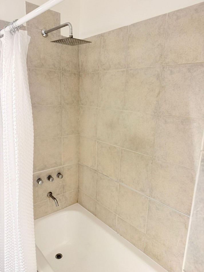 Venta departamento 3 ambientes con dependencia y balcon a la calle en el centro