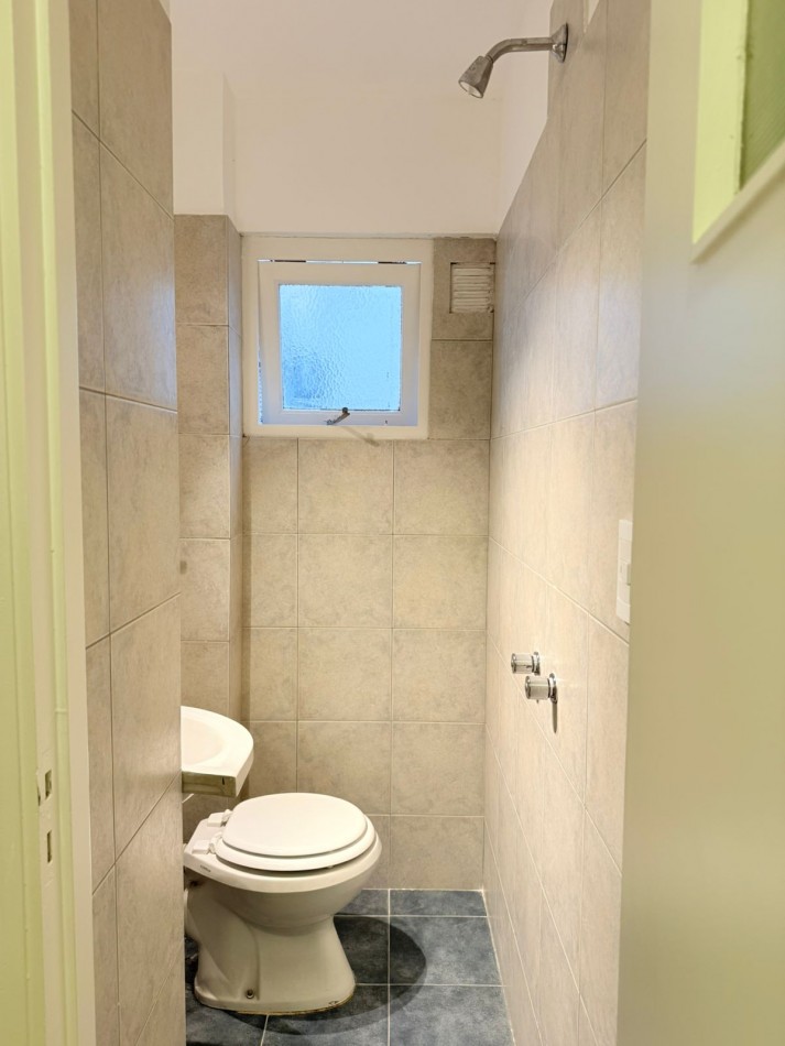 Venta departamento 3 ambientes con dependencia y balcon a la calle en el centro