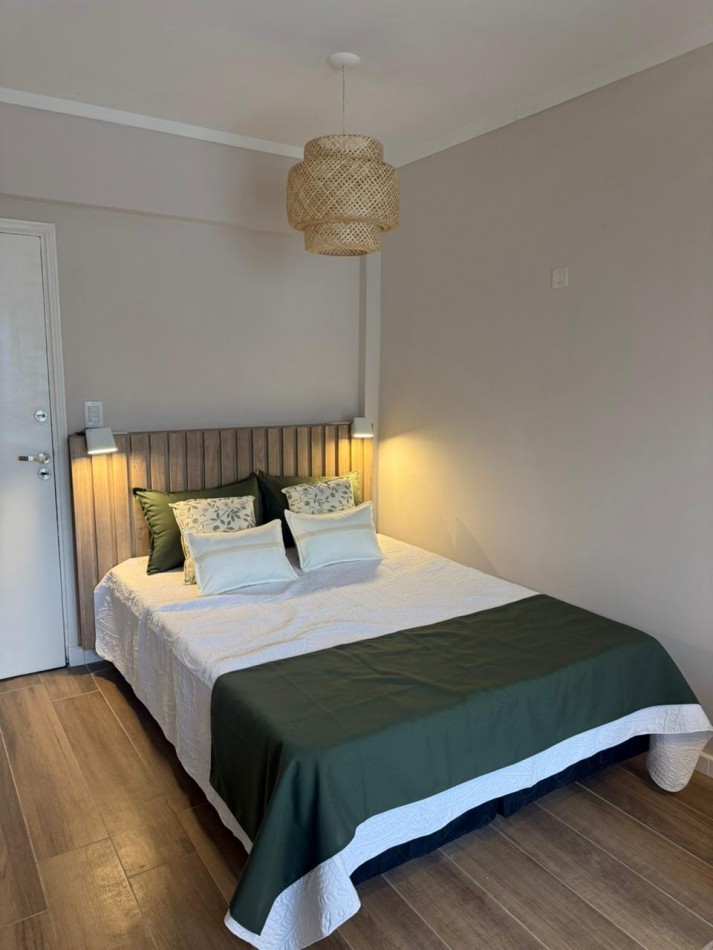 Venta departamento 1 ambiente con balcon a la calle en Plaza Mitre 