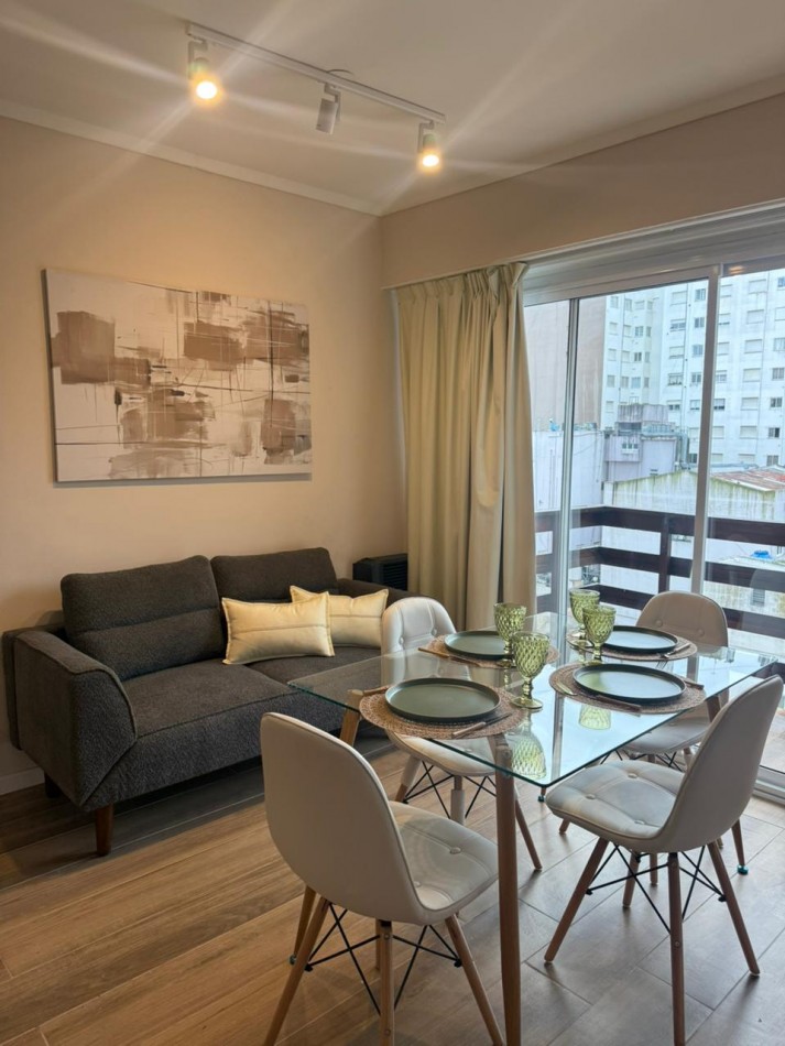 Venta departamento 1 ambiente con balcon a la calle en Plaza Mitre 