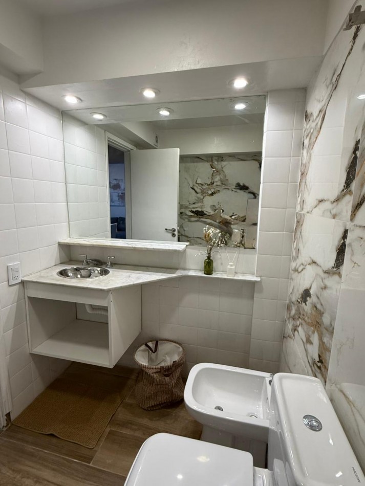 Venta departamento 1 ambiente con balcon a la calle en Plaza Mitre 