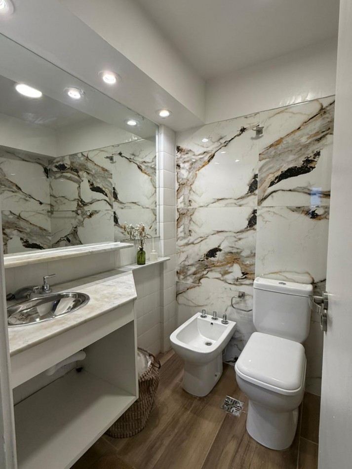 Venta departamento 1 ambiente con balcon a la calle en Plaza Mitre 