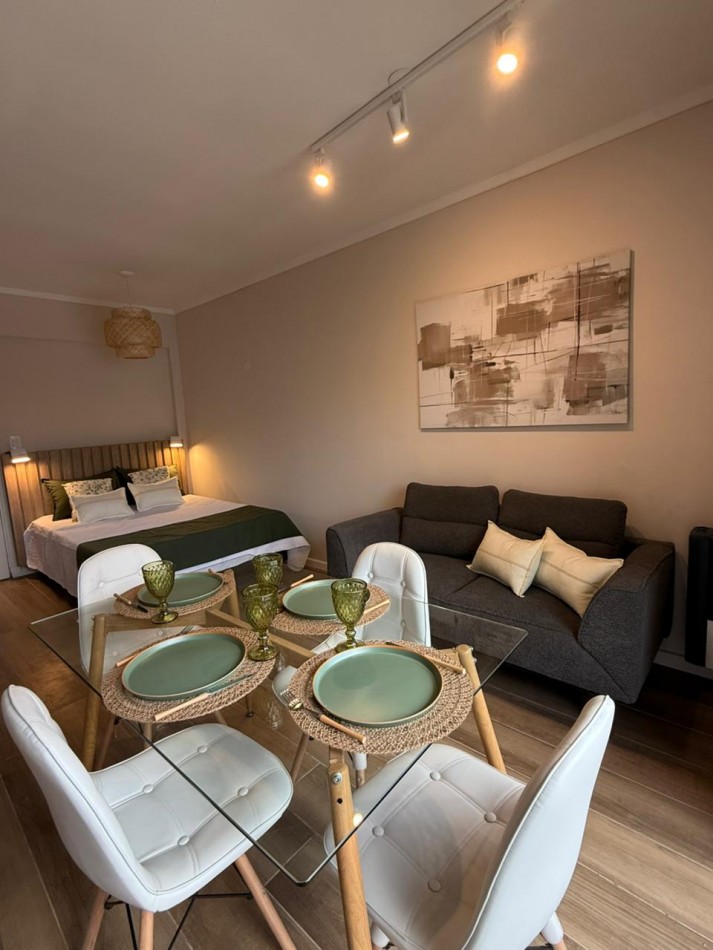 Venta departamento 1 ambiente con balcon a la calle en Plaza Mitre 