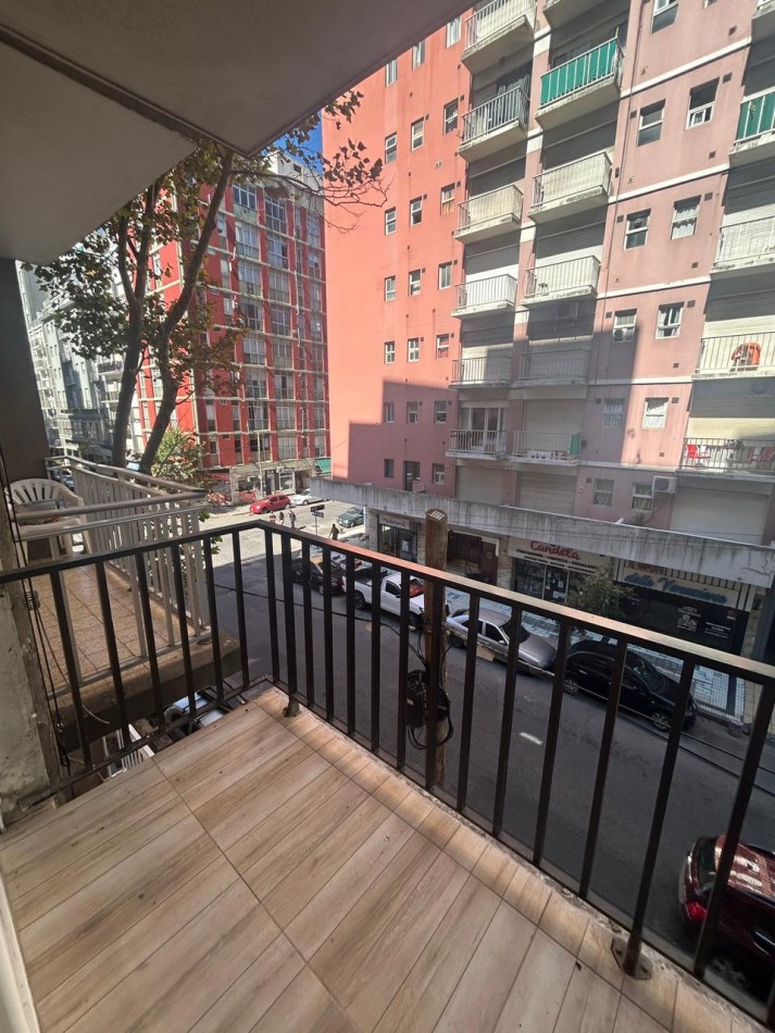 Venta departamento 2 ambientes con balcon a la calle