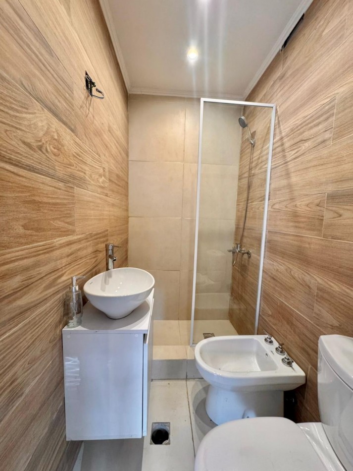 Venta departamento 1 ambiente con balcon frances a la calle en Plaza Colon 