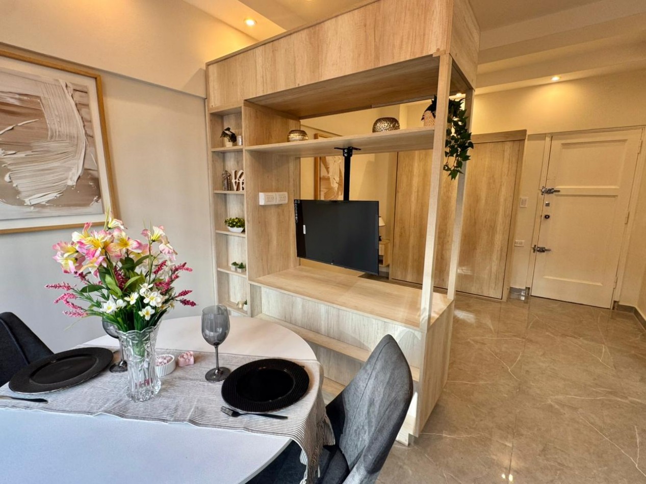 Venta departamento 1 ambiente con balcon frances a la calle en Plaza Colon 