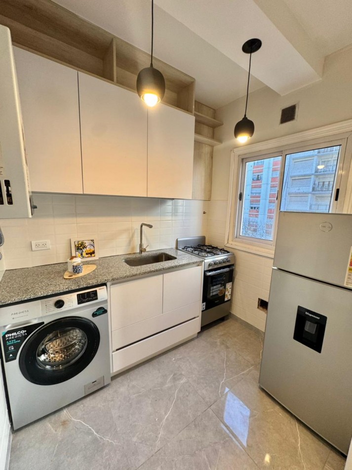 Venta departamento 1 ambiente con balcon frances a la calle en Plaza Colon 