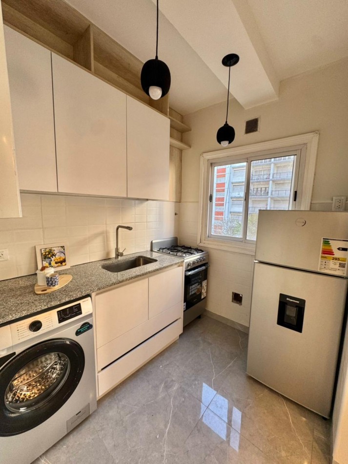Venta departamento 1 ambiente con balcon frances a la calle en Plaza Colon 