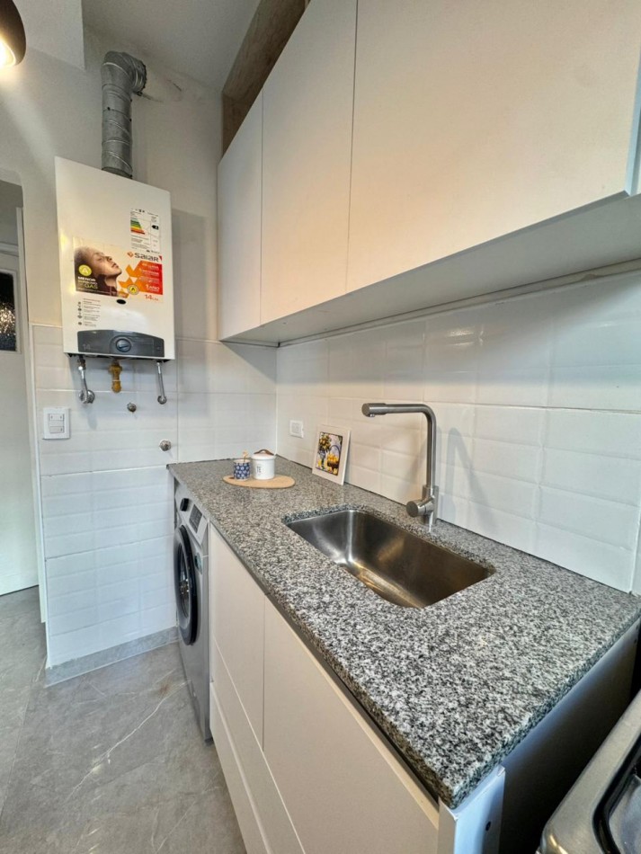 Venta departamento 1 ambiente con balcon frances a la calle en Plaza Colon 