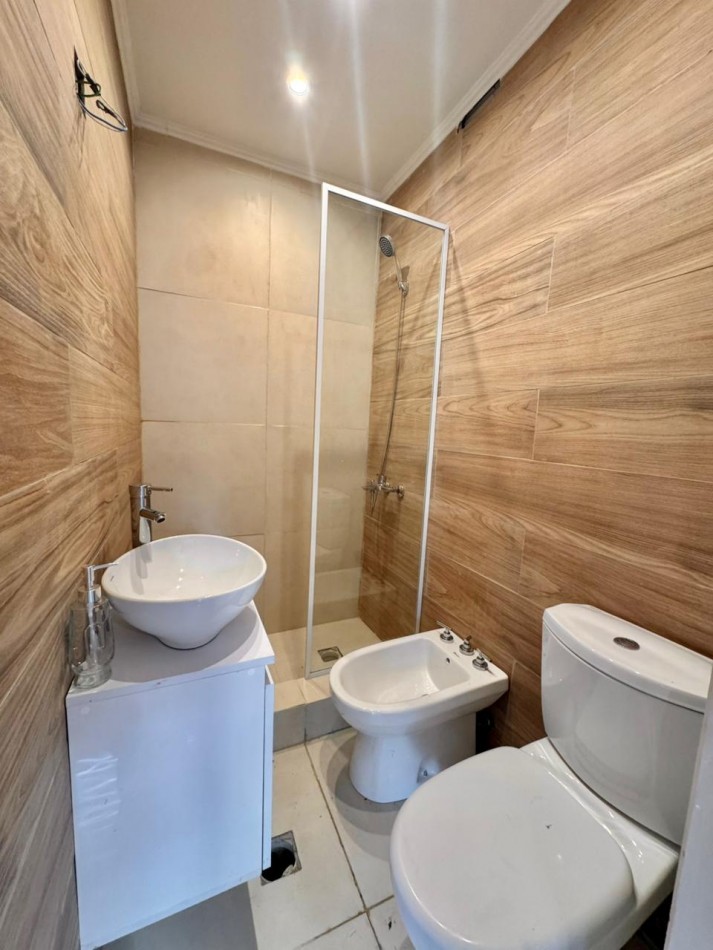 Venta departamento 1 ambiente con balcon frances a la calle en Plaza Colon 