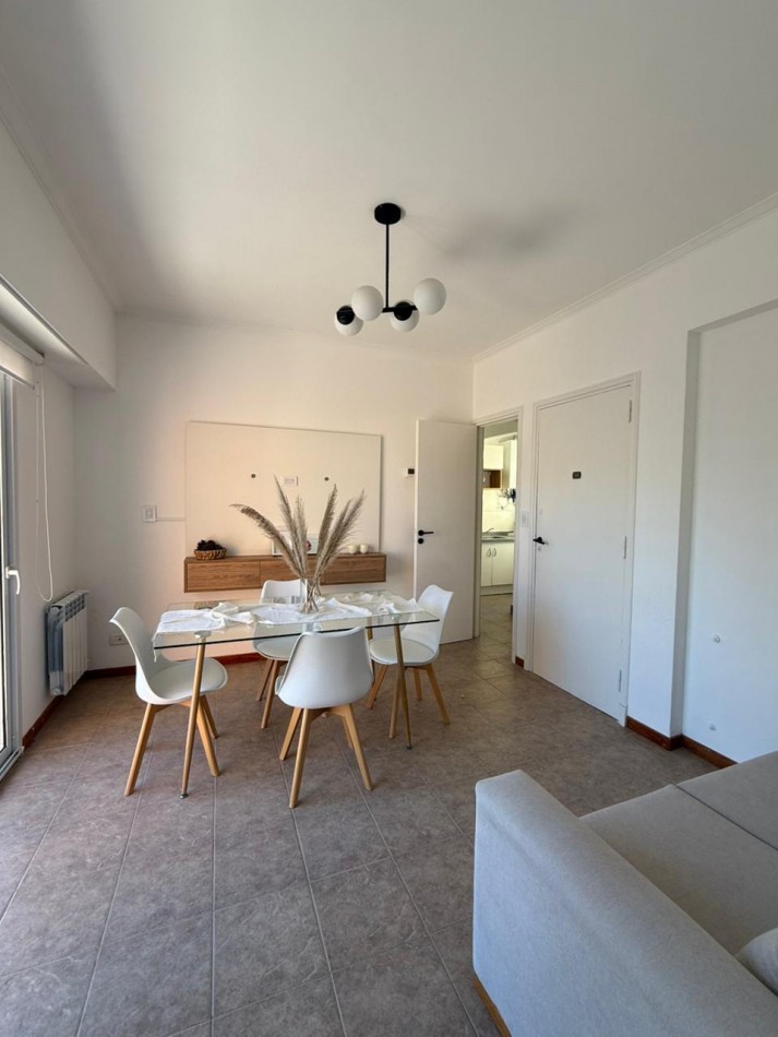 Venta departamento 3 ambientes con dependencia y balcon terraza a la calle