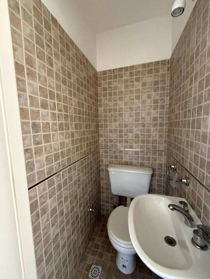 Venta departamento 3 ambientes con dependencia y balcon terraza a la calle