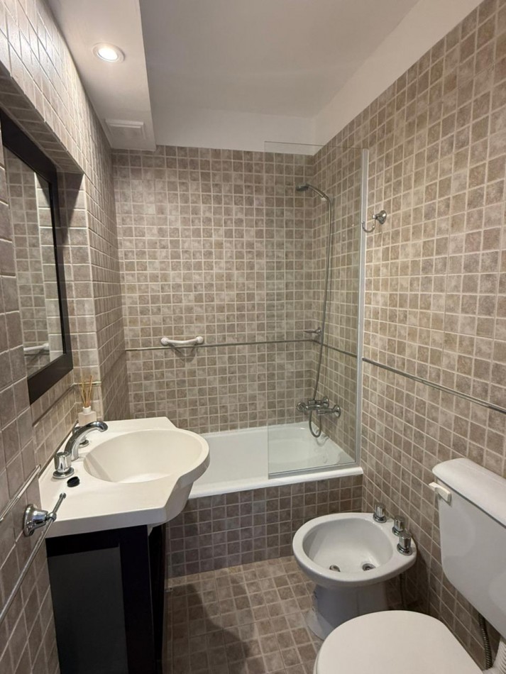 Venta departamento 3 ambientes con dependencia y balcon terraza a la calle