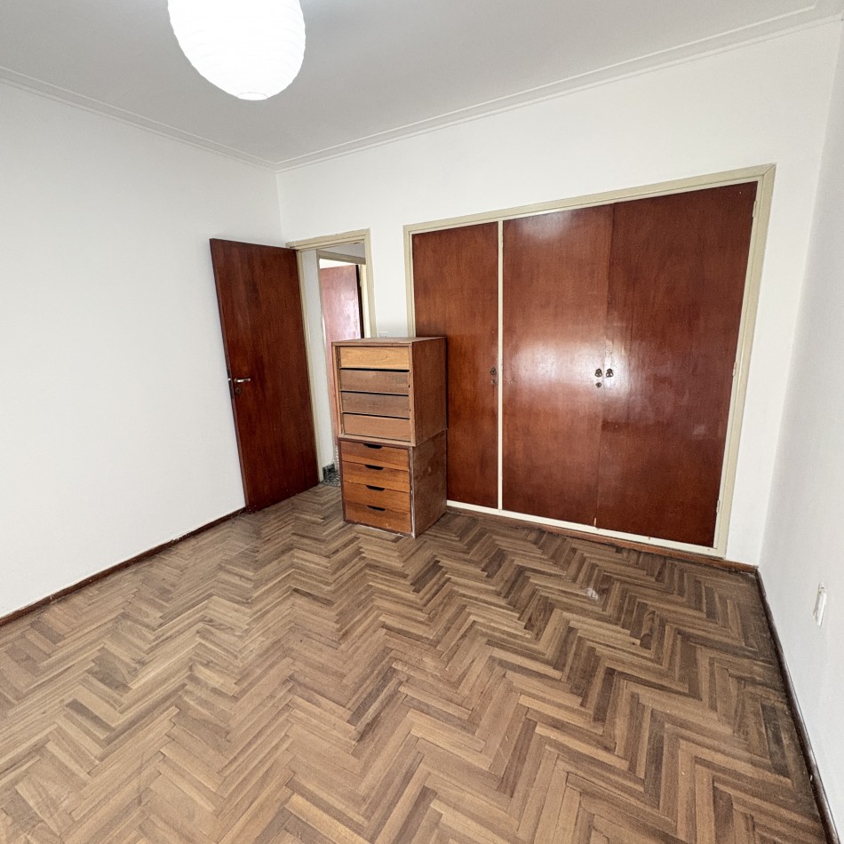 Venta de casa 3 ambientes con garage y parque en el Gaucho