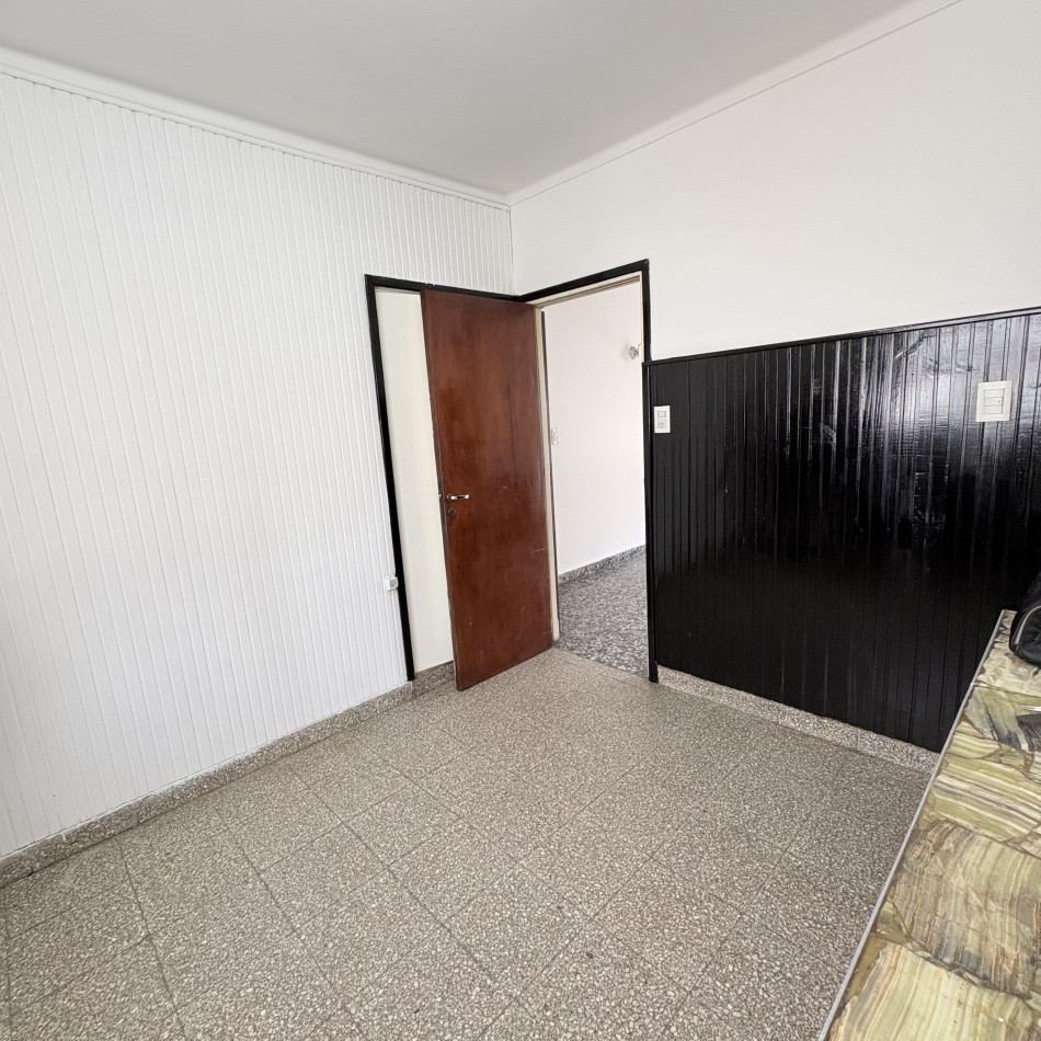 Venta de casa 3 ambientes con garage y parque en el Gaucho