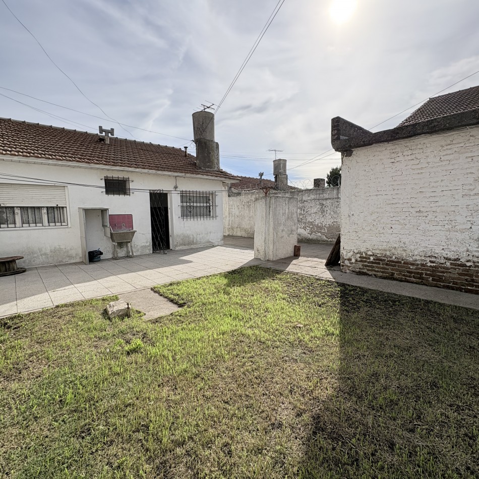 Venta de casa 3 ambientes con garage y parque en el Gaucho
